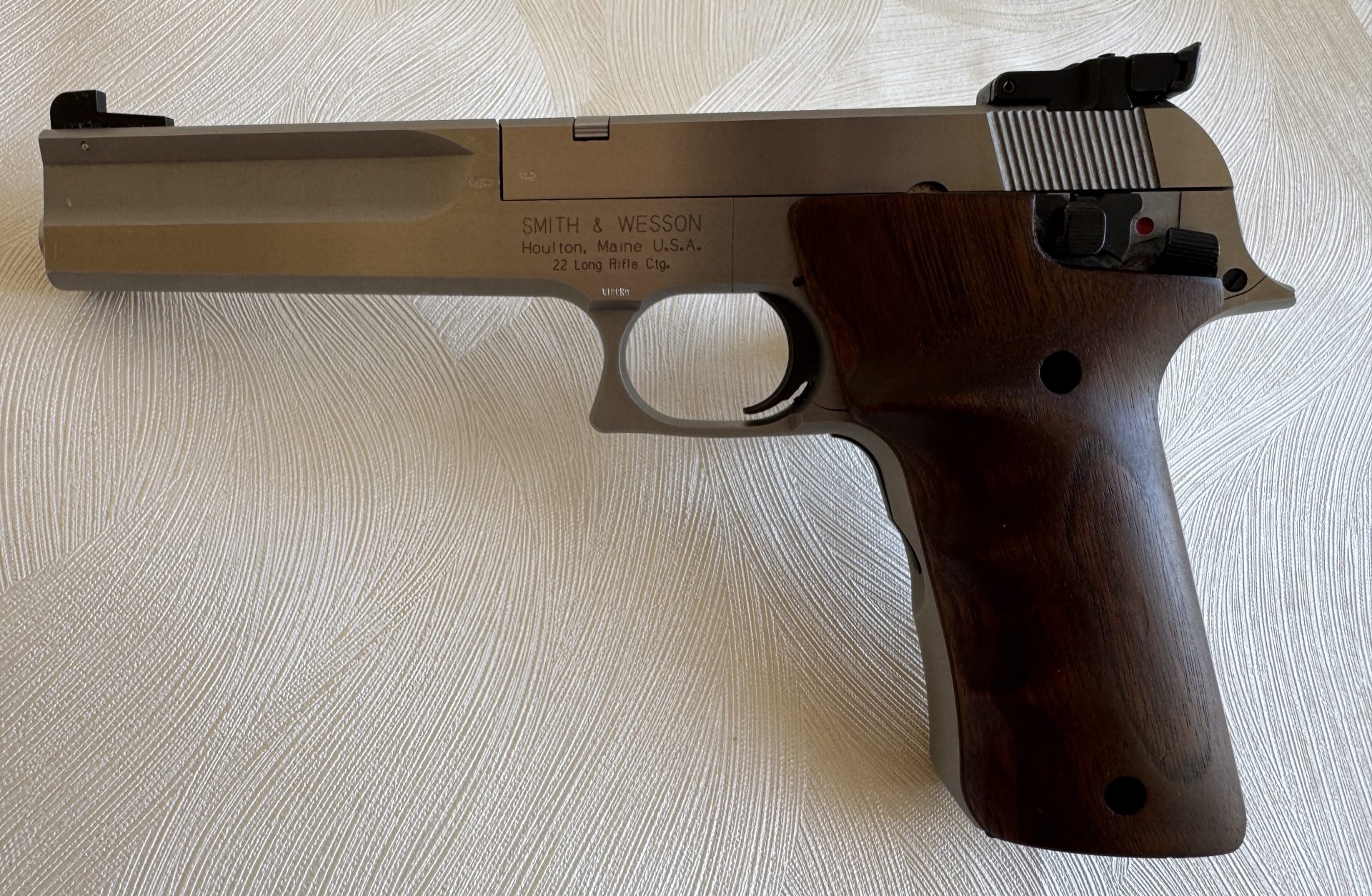 Smith & Wesson Pistole Mod. 2206TGT – Kaliber .22 LR