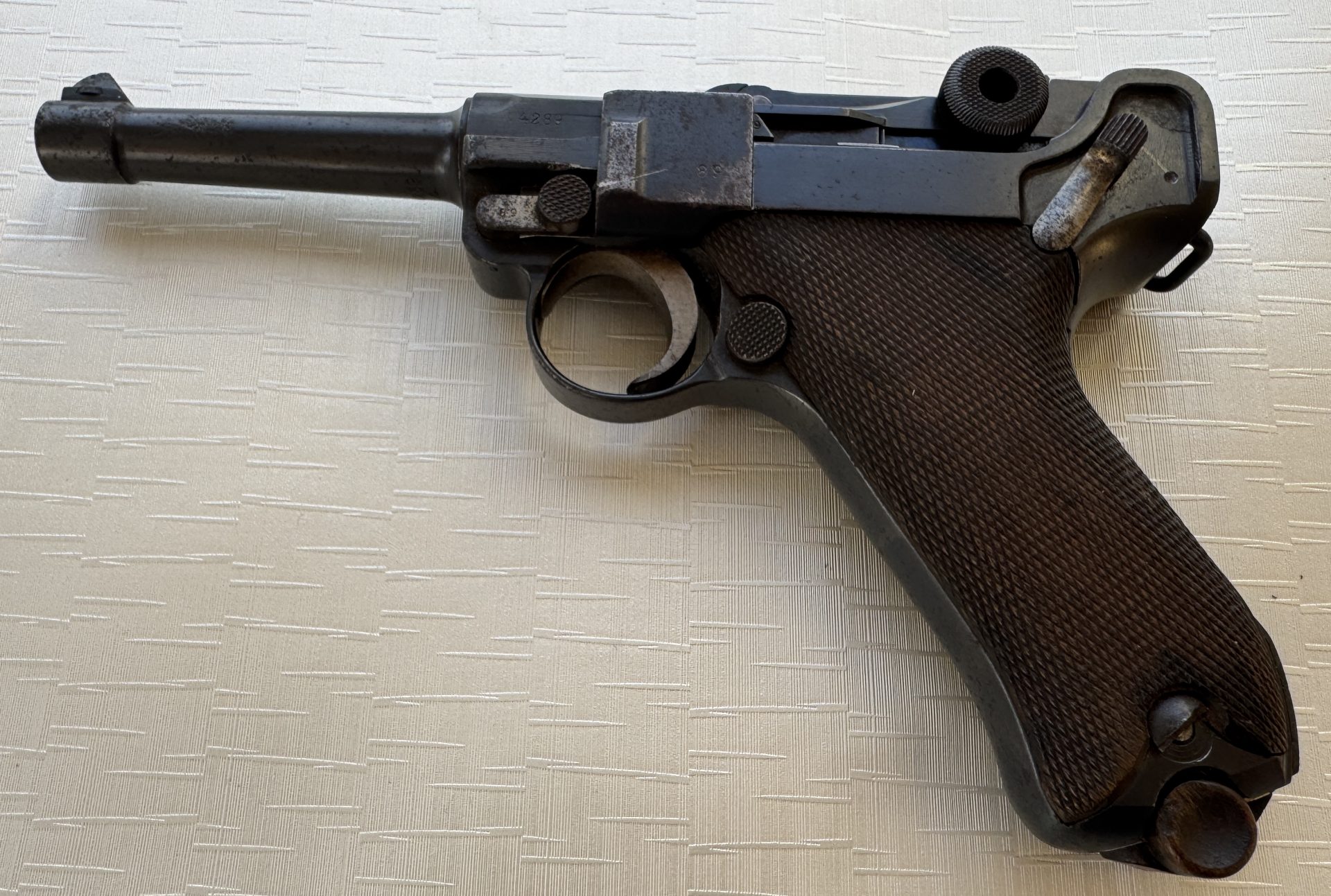 Luger P.08 (DWM) 1916 — nummerngleiches Komplettset (Pistole, Magazin, Lederholster)