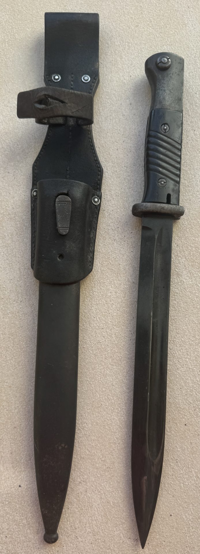 Bajonett / Seitengewehr K98 mit Koppelschuh – Bakelitgriffschalen – Sehr guter Originalzustand – Bild 3