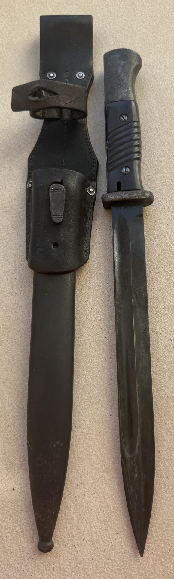 Bajonett / Seitengewehr K98 mit Koppelschuh – Bakelitgriffschalen – Sehr guter Originalzustand – Bild 4